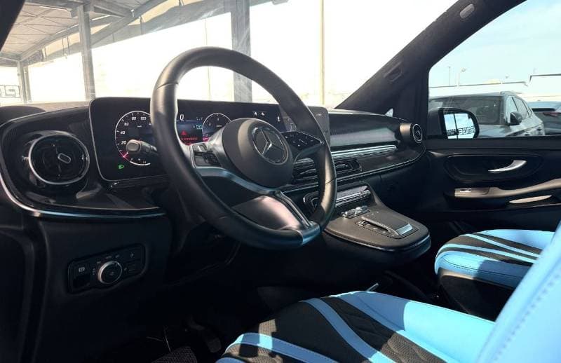 2025 Mercedes Benz V300 STANDARD thumbnail 6