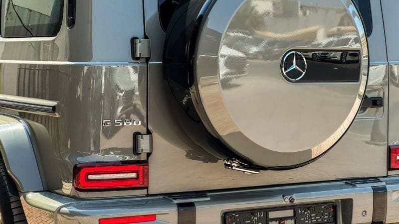 2025 Mercedes Benz G580 thumbnail 3