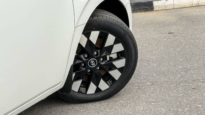 2026 Hyundai Staria LUXURY thumbnail 5