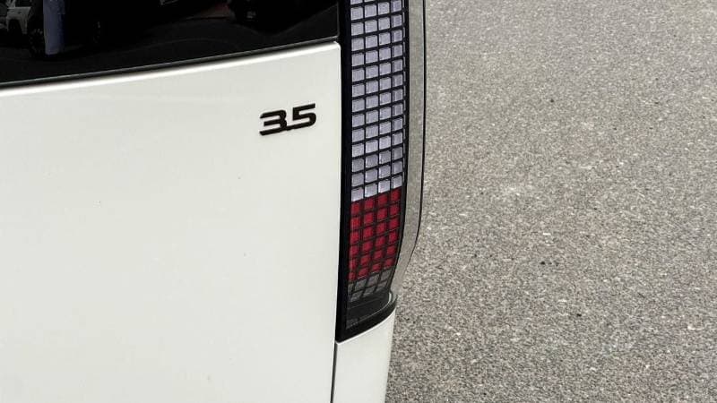 2026 Hyundai Staria LUXURY thumbnail 6
