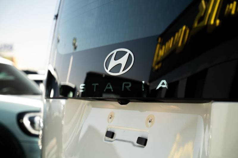 2025 Hyundai Staria LUXURY thumbnail 4