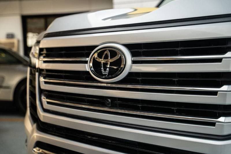 2026 Toyota Land Cruiser VXR thumbnail 2