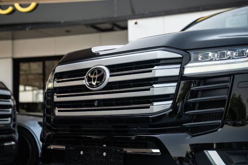 2026 Toyota Land Cruiser VXR thumbnail 2