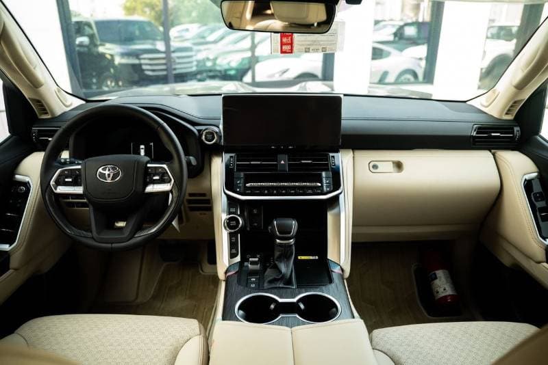 2026 Toyota Land Cruiser VXR thumbnail 8