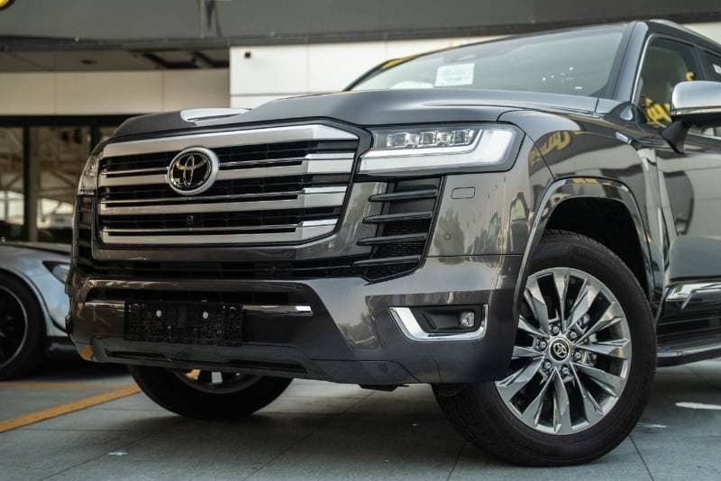 2026 Toyota Land Cruiser VXR thumbnail 3