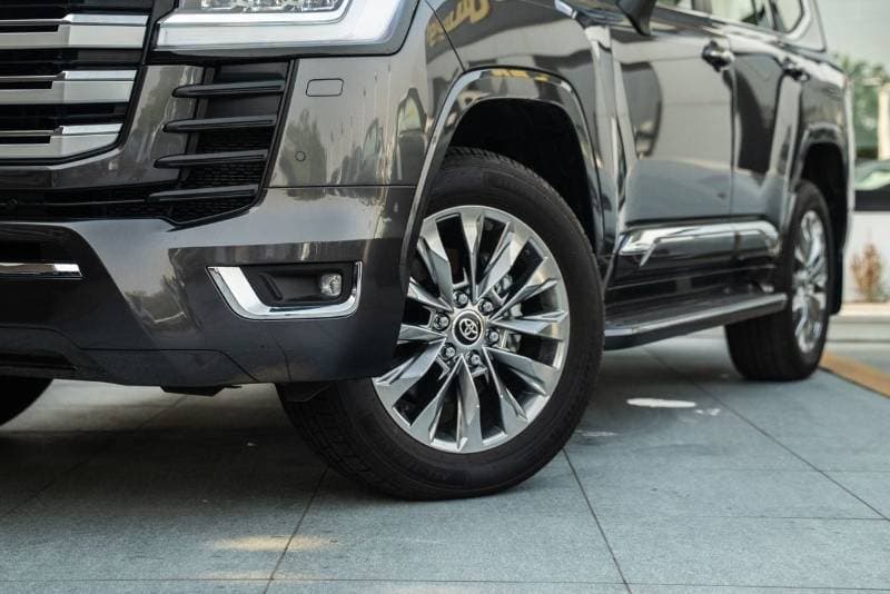 2026 Toyota Land Cruiser VXR thumbnail 2