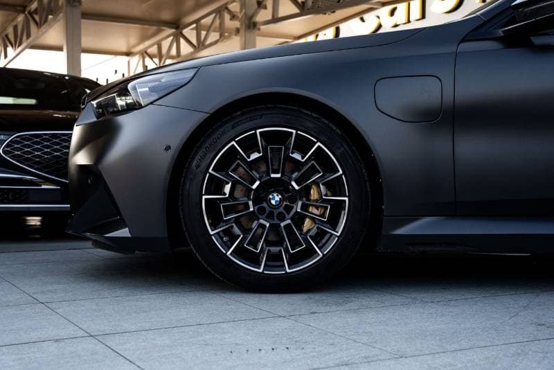 2025 BMW M5 MASTERCLASS thumbnail 2
