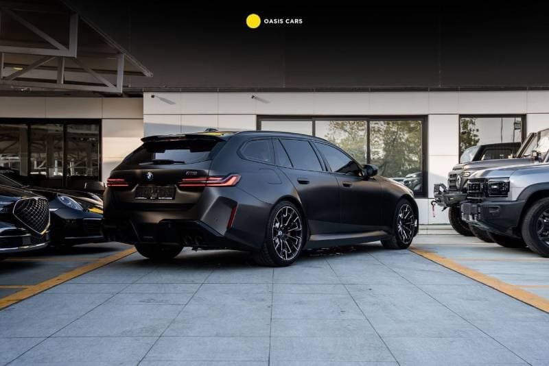 2025 BMW M5 MASTERCLASS thumbnail 3