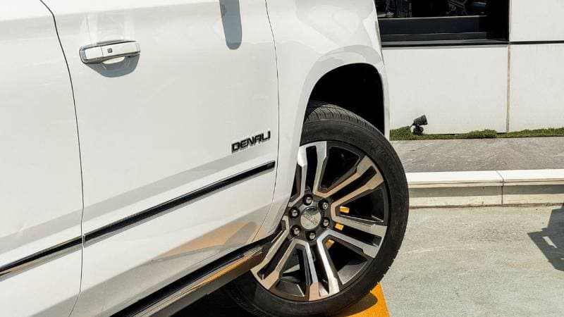 2020 GMC Yukon DENALI thumbnail 4