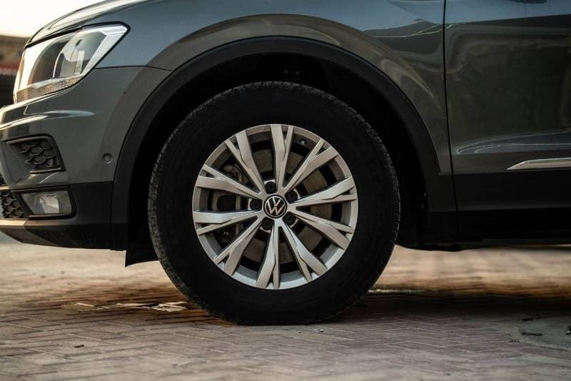 2020 Volkswagen Tiguan SE thumbnail 3