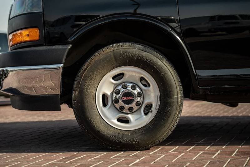 2023 GMC Savana thumbnail 3