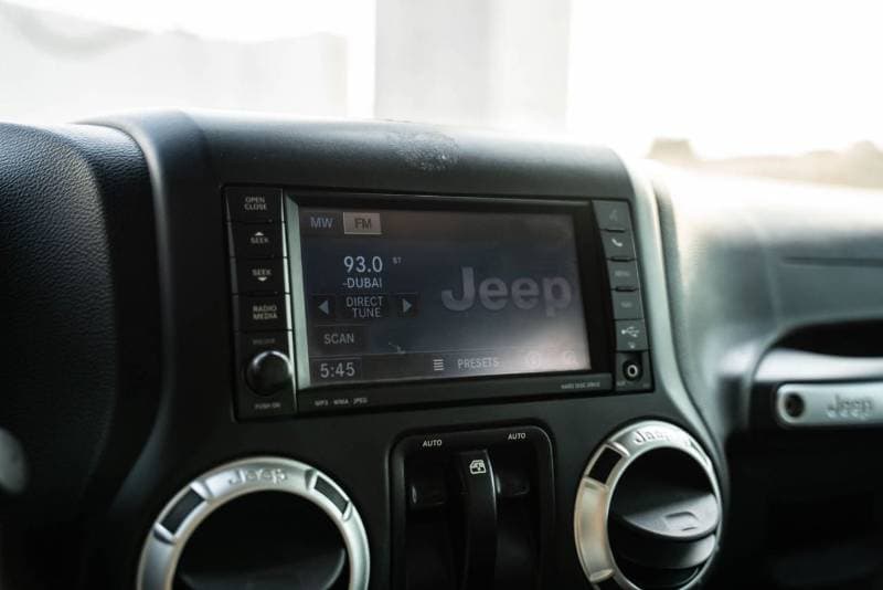 2016 Jeep Wrangler SAHARA thumbnail 6