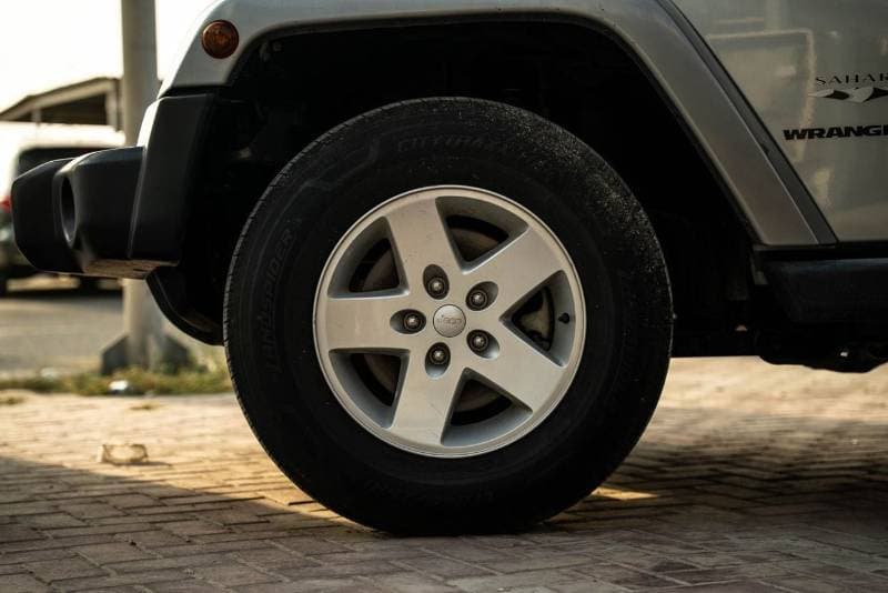 2016 Jeep Wrangler SAHARA thumbnail 2