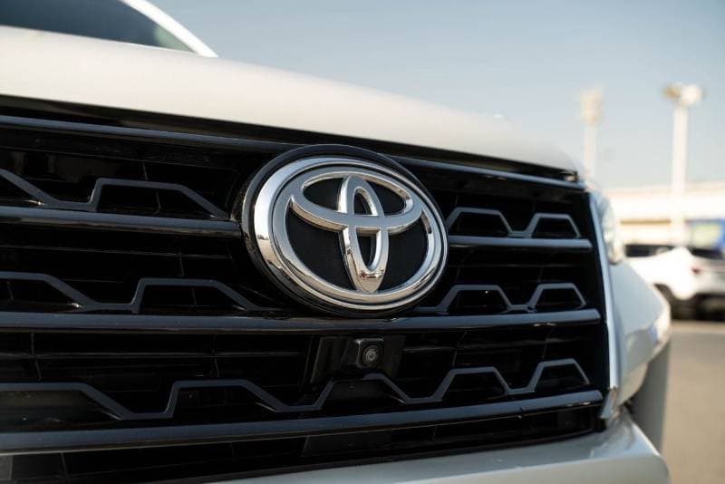 2024 Toyota Fortuner VXR thumbnail 2