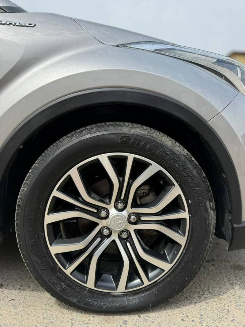 2019 Toyota C HR thumbnail 8