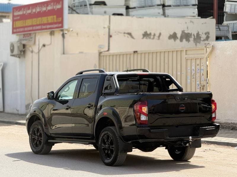 2022 Nissan Navara thumbnail 3