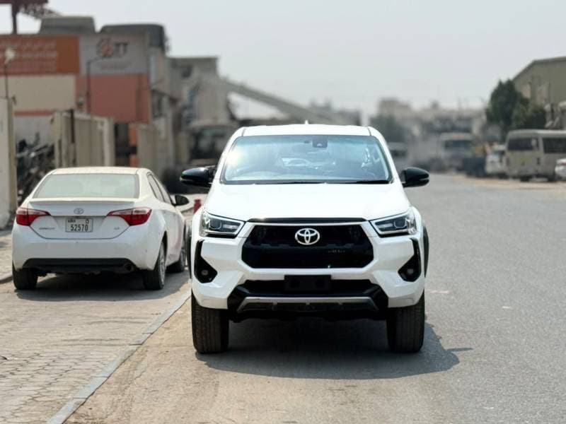 2022 Toyota Hilux thumbnail 3