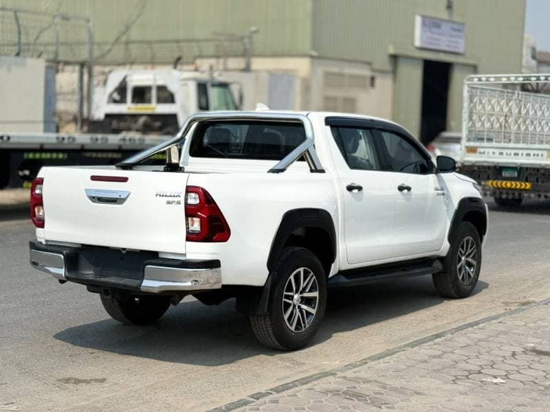 2022 Toyota Hilux thumbnail 5