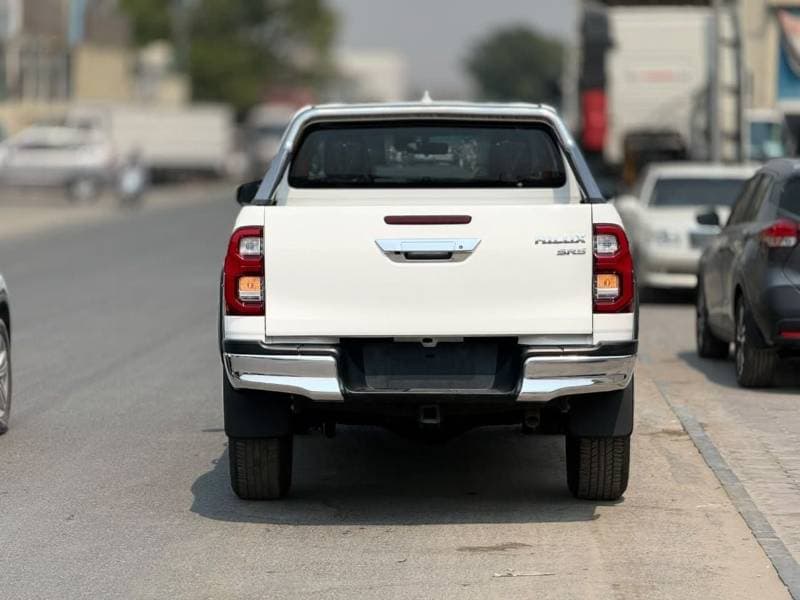 2022 Toyota Hilux thumbnail 4