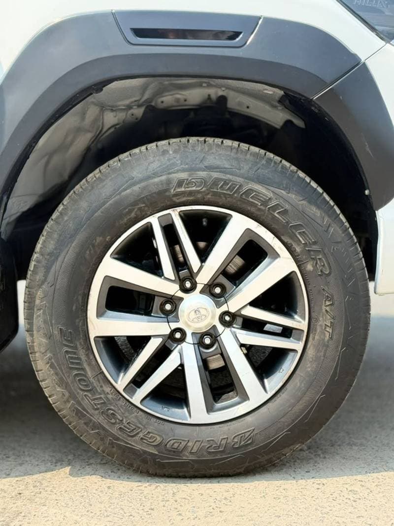 2022 Toyota Hilux thumbnail 7