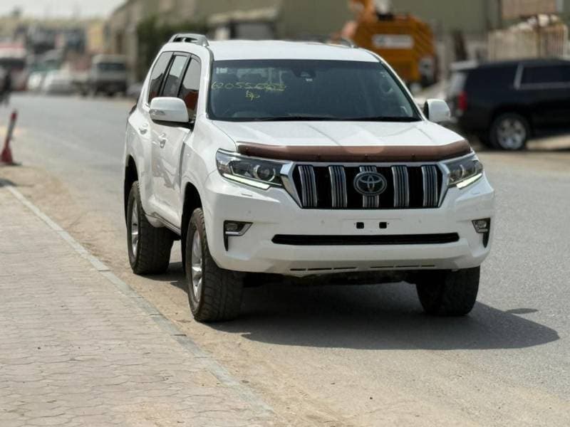 2018 Toyota Prado thumbnail 2