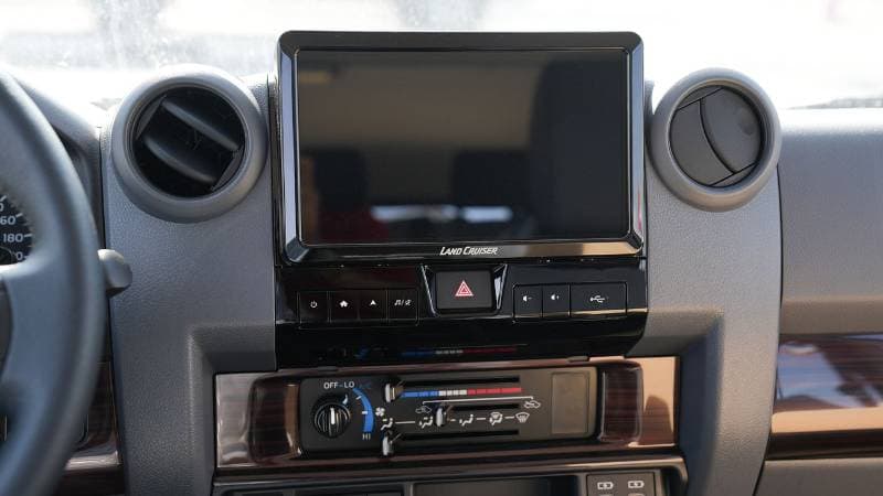 2025 Toyota Land Cruiser 70 LC76 LX thumbnail 6
