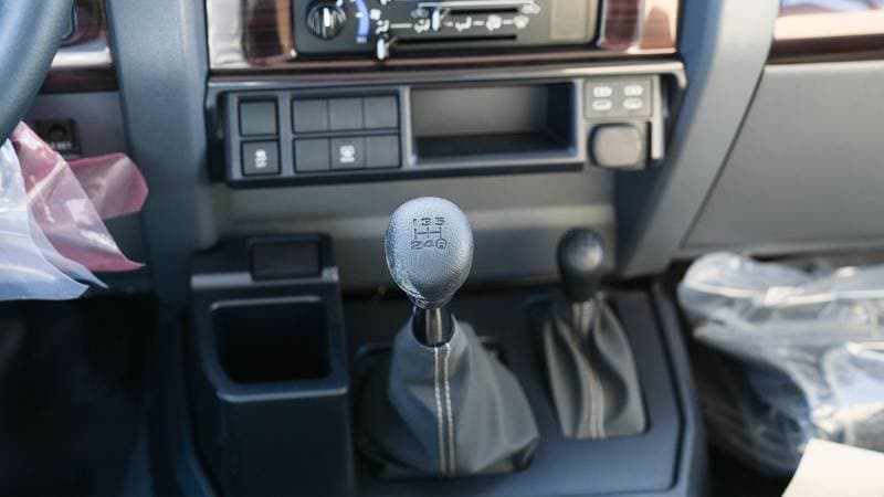 2025 Toyota Land Cruiser 70 LC76 LX thumbnail 7