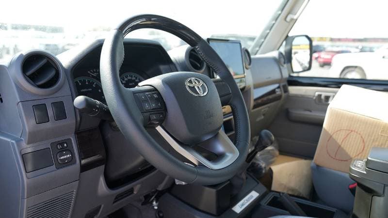 2025 Toyota Land Cruiser 70 LC76 LX thumbnail 4