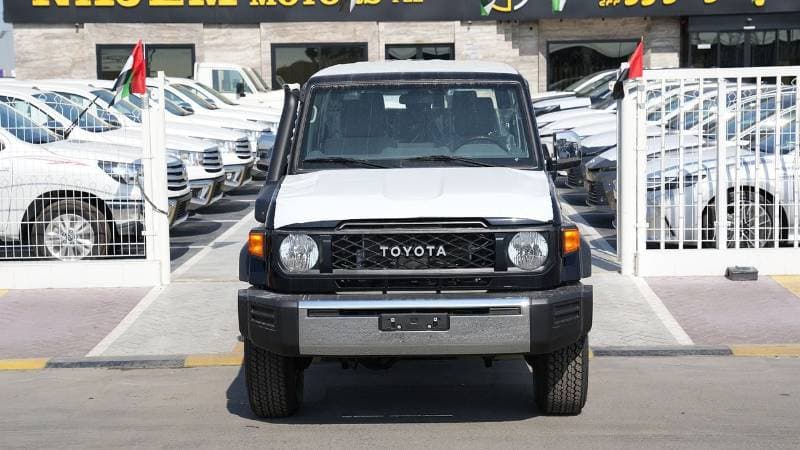2025 Toyota Land Cruiser 70 LC76 LX thumbnail 2
