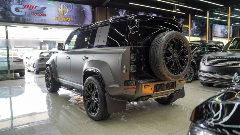 2025 Land Rover Defender octa thumbnail 7