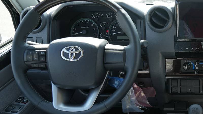 2025 Toyota Land Cruiser 70 LC76 LX thumbnail 5