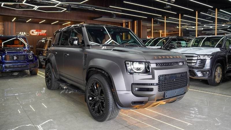2025 Land Rover Defender octa thumbnail 2