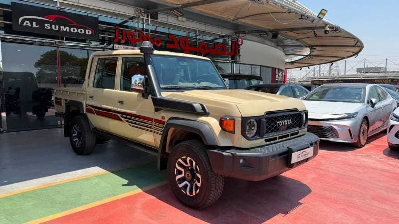 2025 Toyota Land Cruiser Pickup 70 thumbnail 2