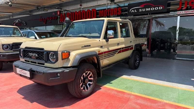 2025 Toyota Land Cruiser Pickup 70 thumbnail 3