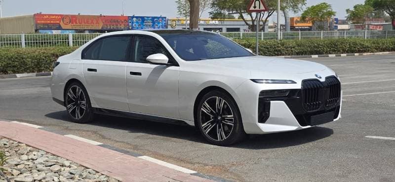 2026 BMW 735i BMW 735i thumbnail 2
