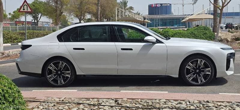 2026 BMW 735i BMW 735i thumbnail 4