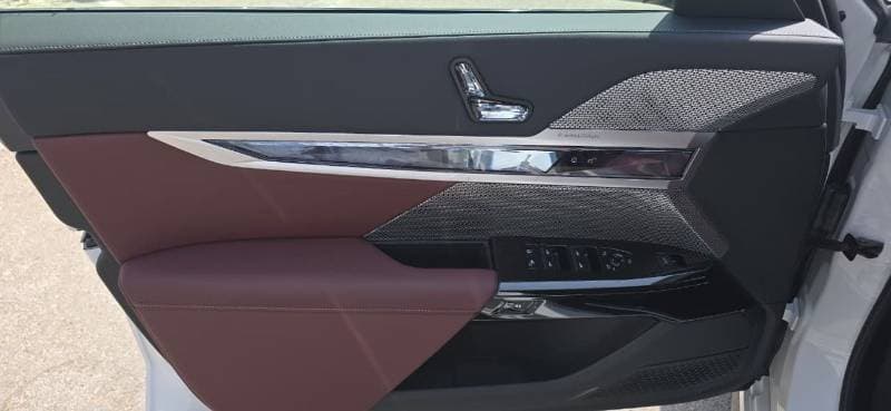 2026 BMW 735i BMW 735i thumbnail 8