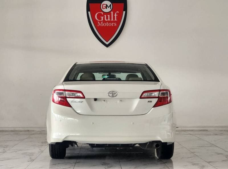 2014 Toyota Camry SE thumbnail 5