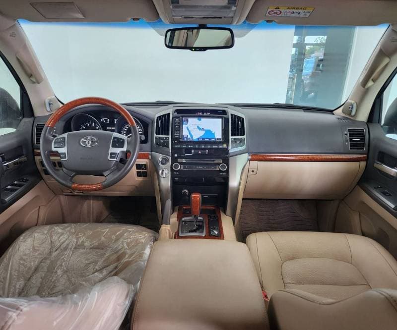 2015 Toyota Land Cruiser VXR thumbnail 6