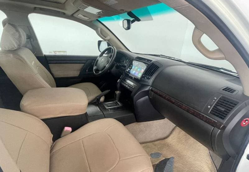 2010 Toyota Land Cruiser GXR thumbnail 6