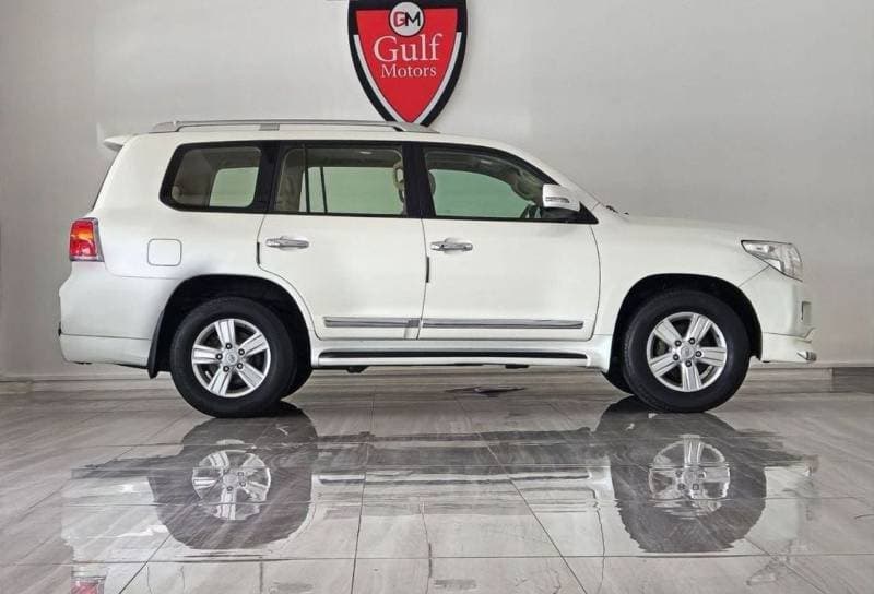 2015 Toyota Land Cruiser GXR thumbnail 3