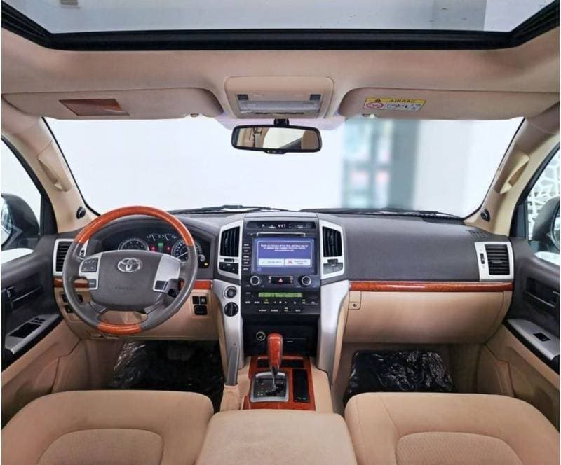 2015 Toyota Land Cruiser GXR thumbnail 6