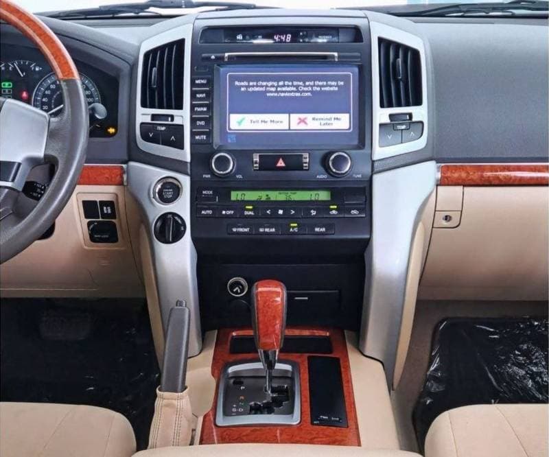 2015 Toyota Land Cruiser GXR thumbnail 8