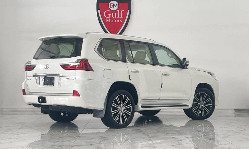 2017 Toyota Land Cruiser GXR thumbnail 4