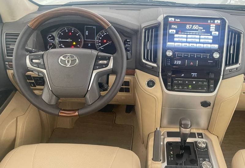 2017 Toyota Land Cruiser GXR thumbnail 6