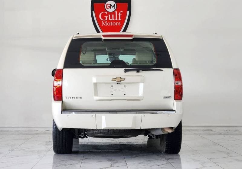 2010 Chevrolet Tahoe LTZ thumbnail 3