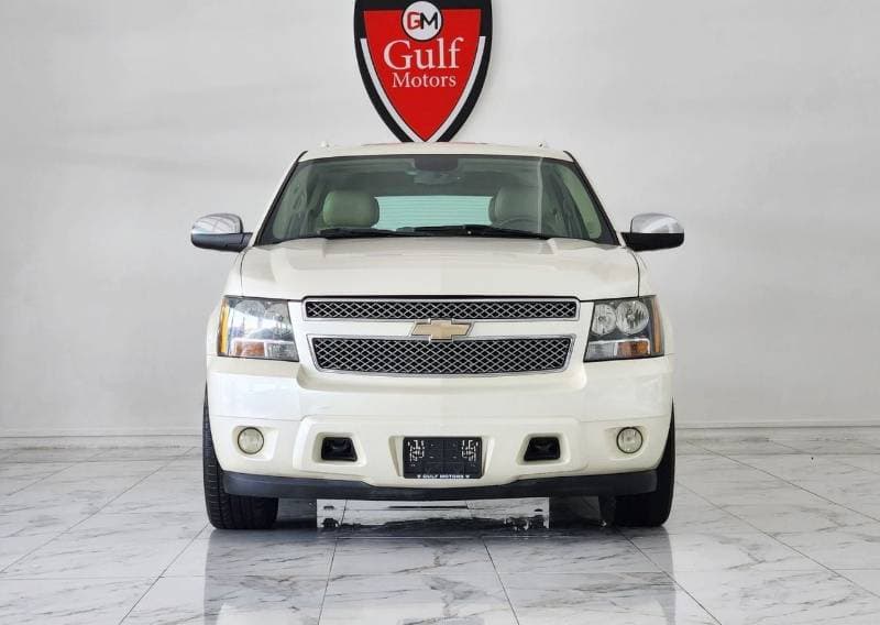 2010 Chevrolet Tahoe LTZ thumbnail 2