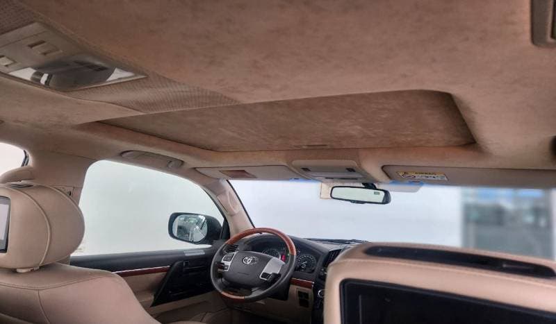 2013 Toyota Land Cruiser GXR thumbnail 8