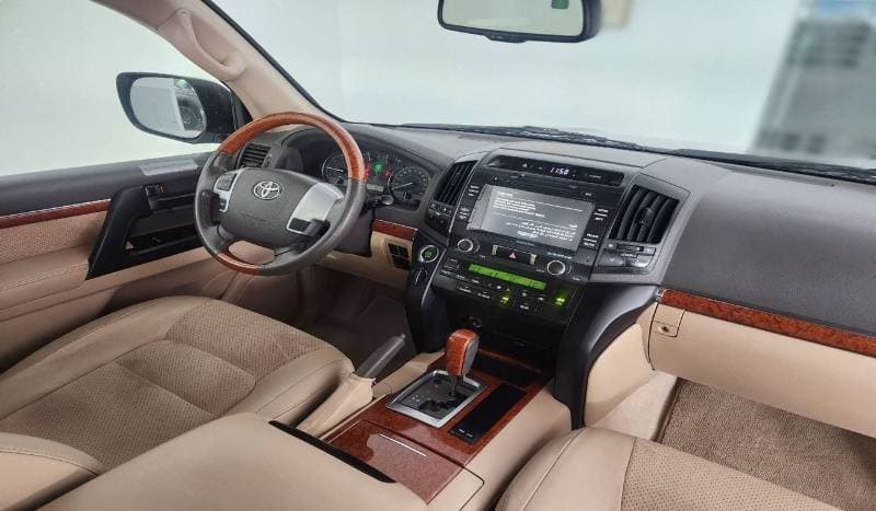 2013 Toyota Land Cruiser GXR thumbnail 7