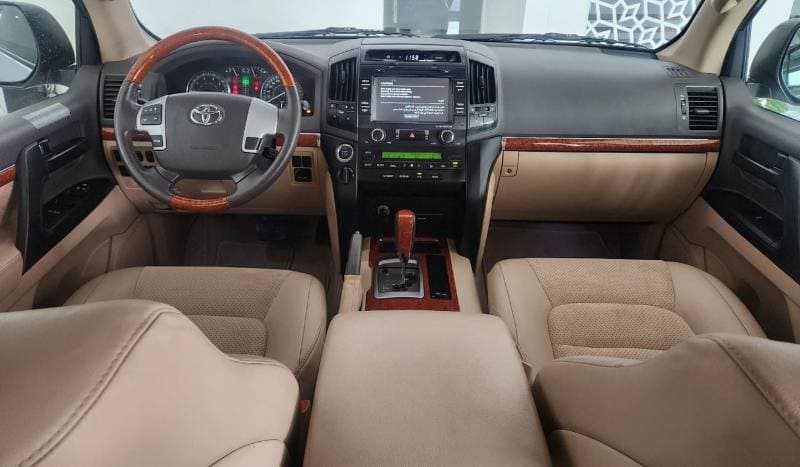 2013 Toyota Land Cruiser GXR thumbnail 6